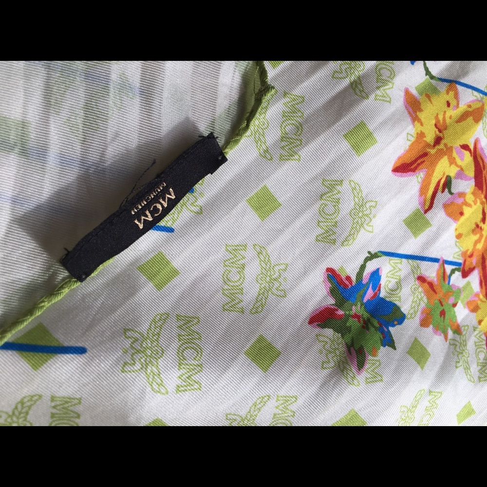 Scarf - Picture 4 of 4